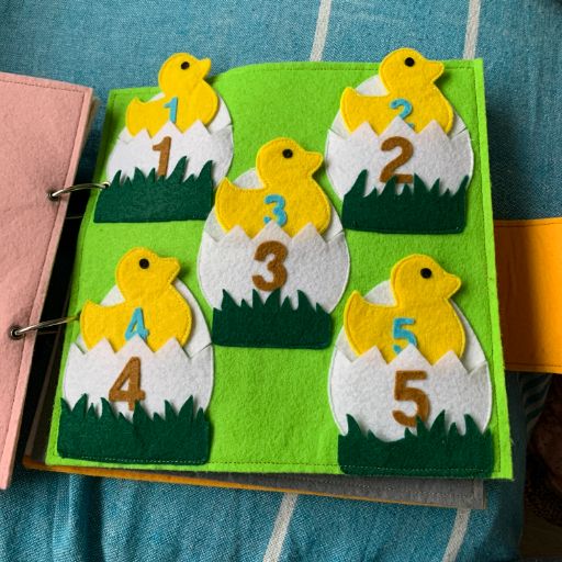 Felt numbers game - chicks
